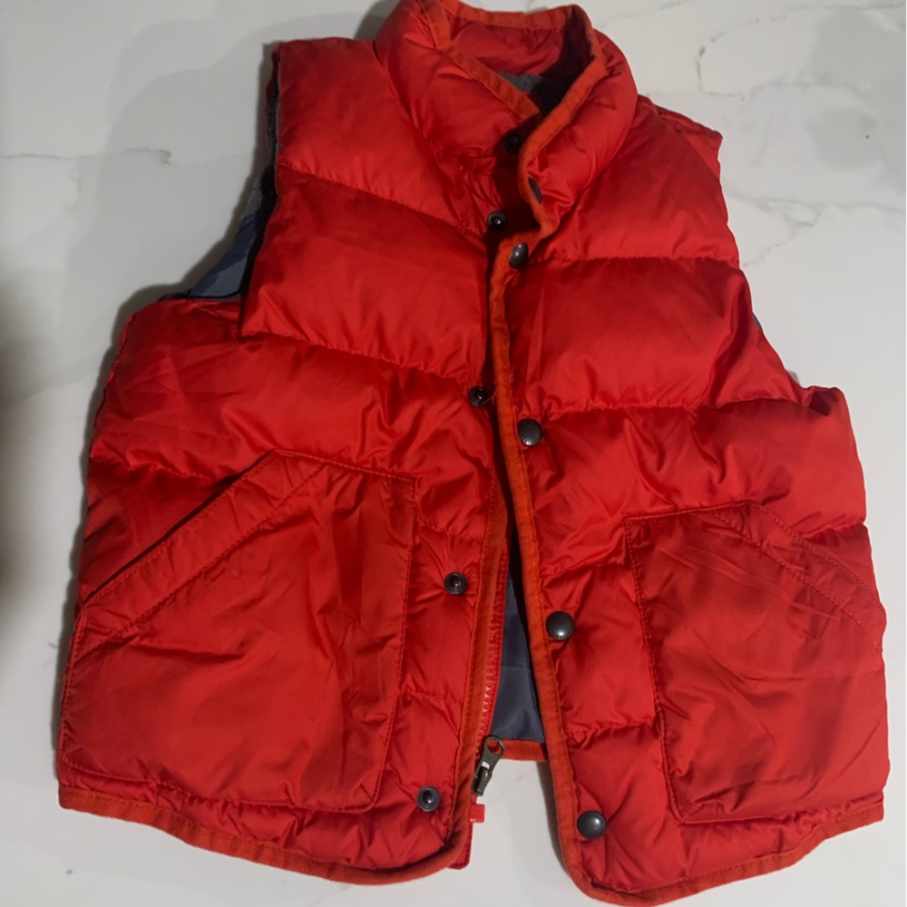 Gap red puffer vest Size 4T